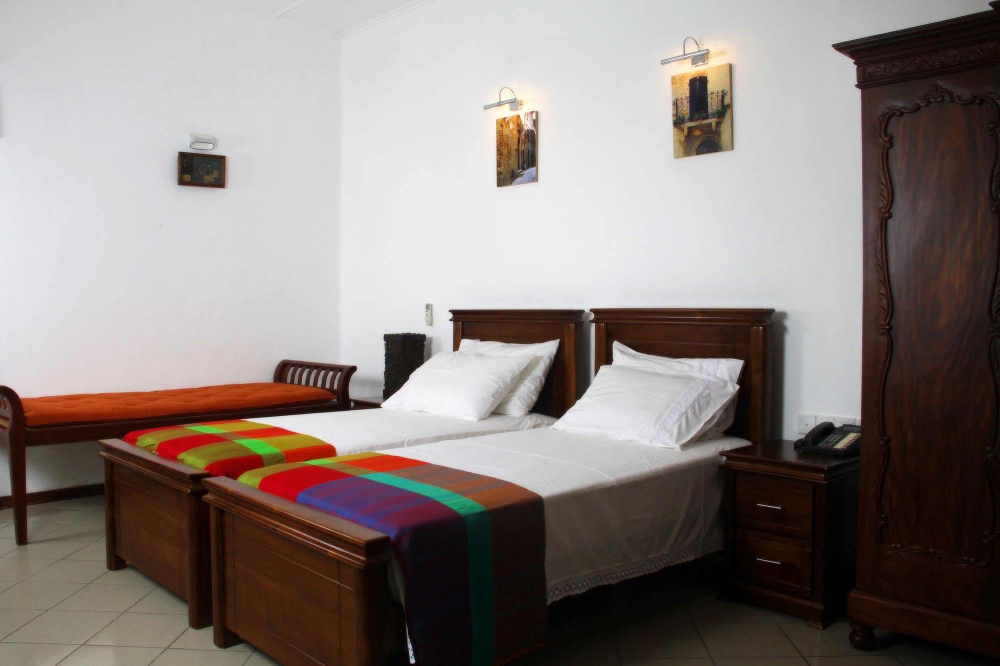 Lodge 19 Negombo Exterior photo